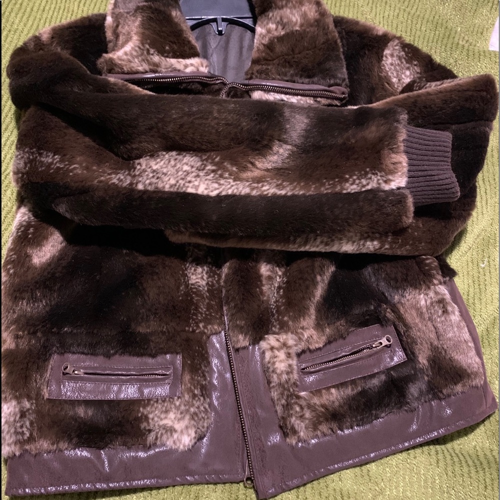 Brown faux fur jacket short fitting very warm